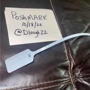 Off White Zip Tie Sneaker Tag